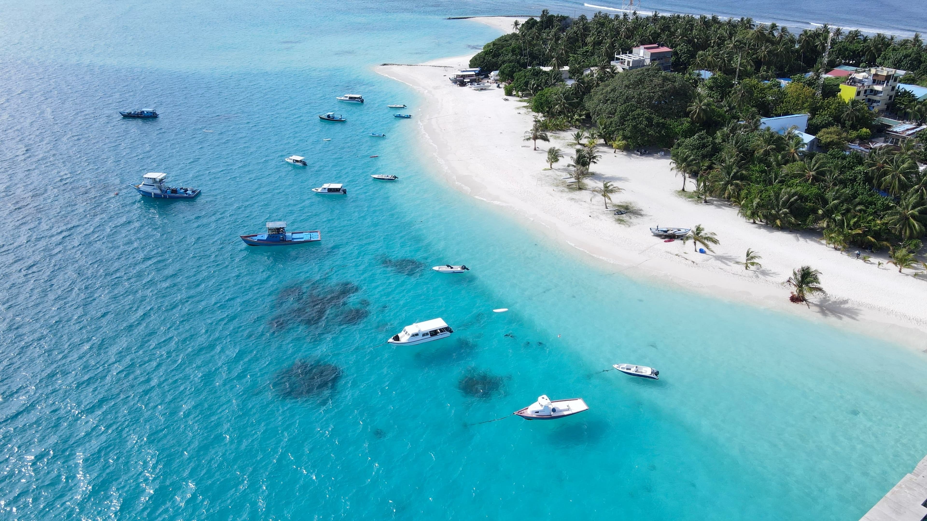 MALDIVES WITH VAAVU ATOLL