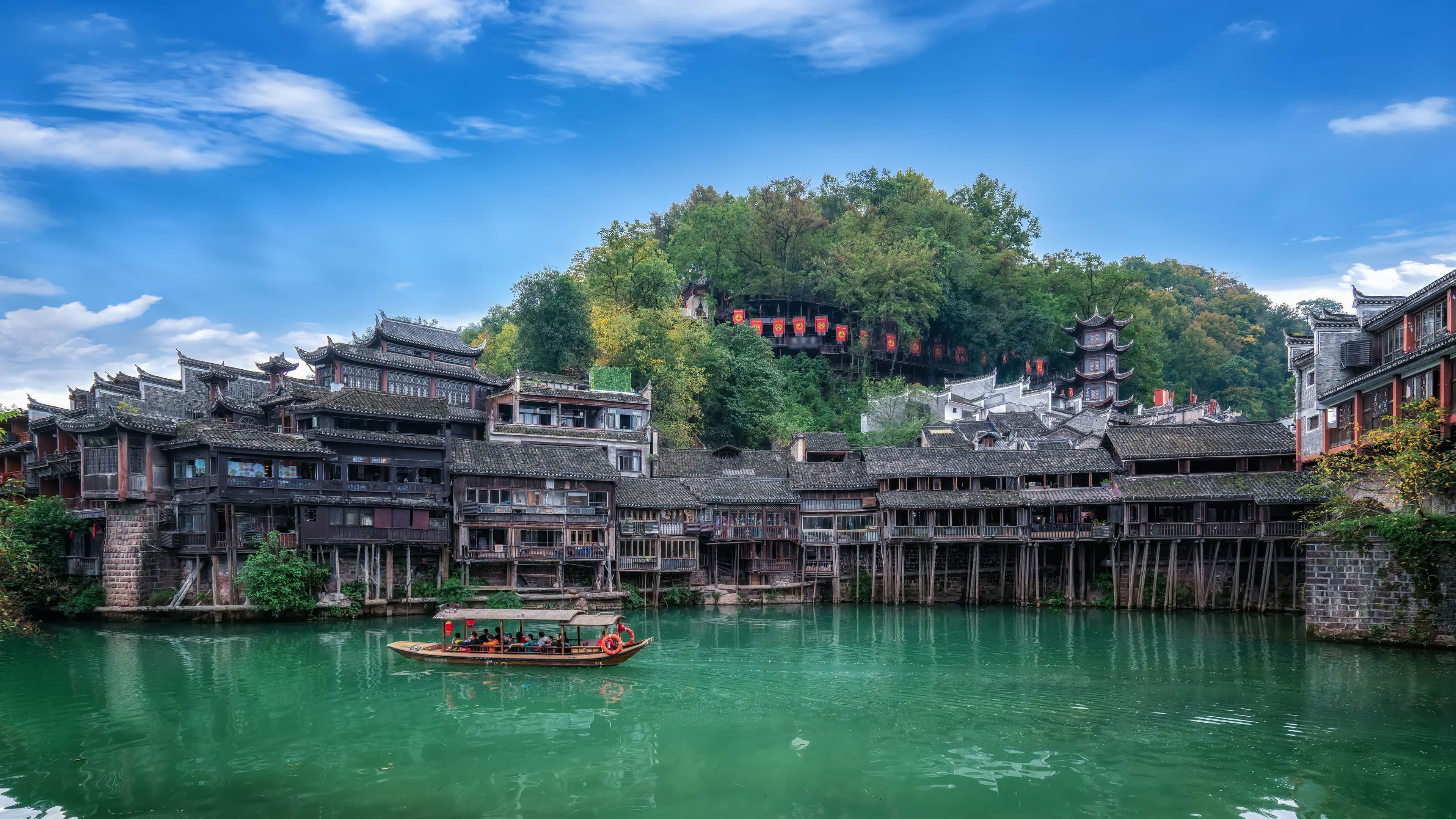 CHONGQING MEGACITY + PHOENIX ANCIENT TOWN & ZHANGJIAJIE