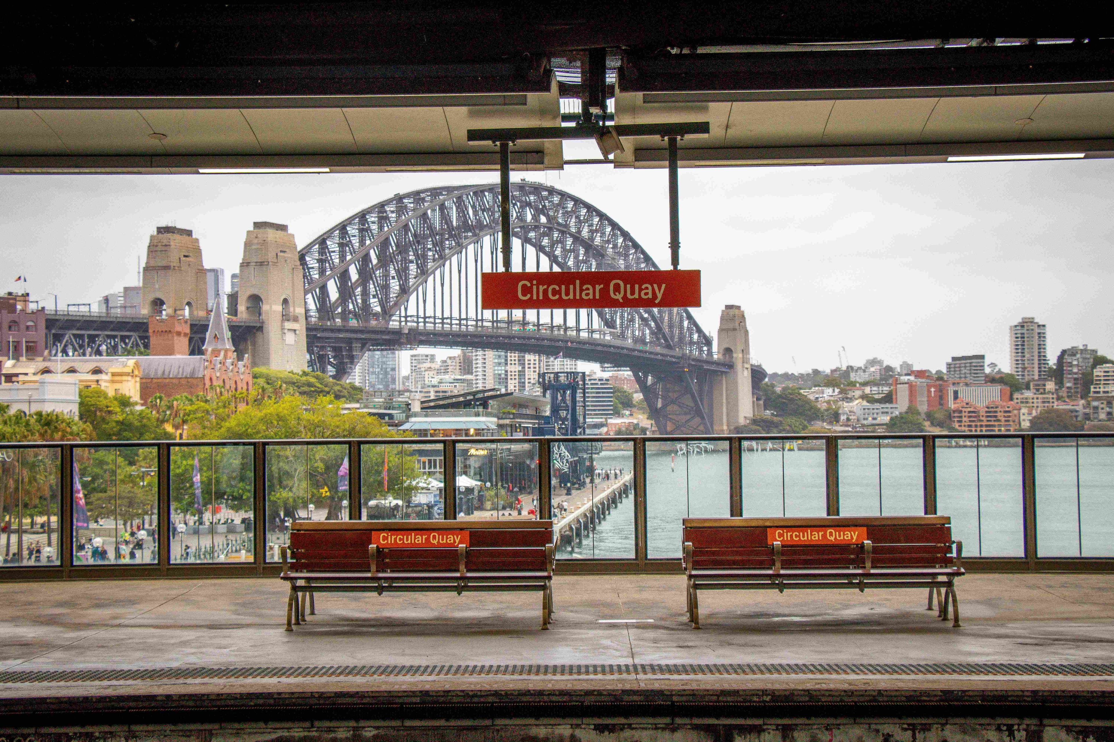 VIVID SYDNEY – SUPERSALE WINTER AUSTRALIA + PUFFING BILLY & CHADSTONE OUTLET