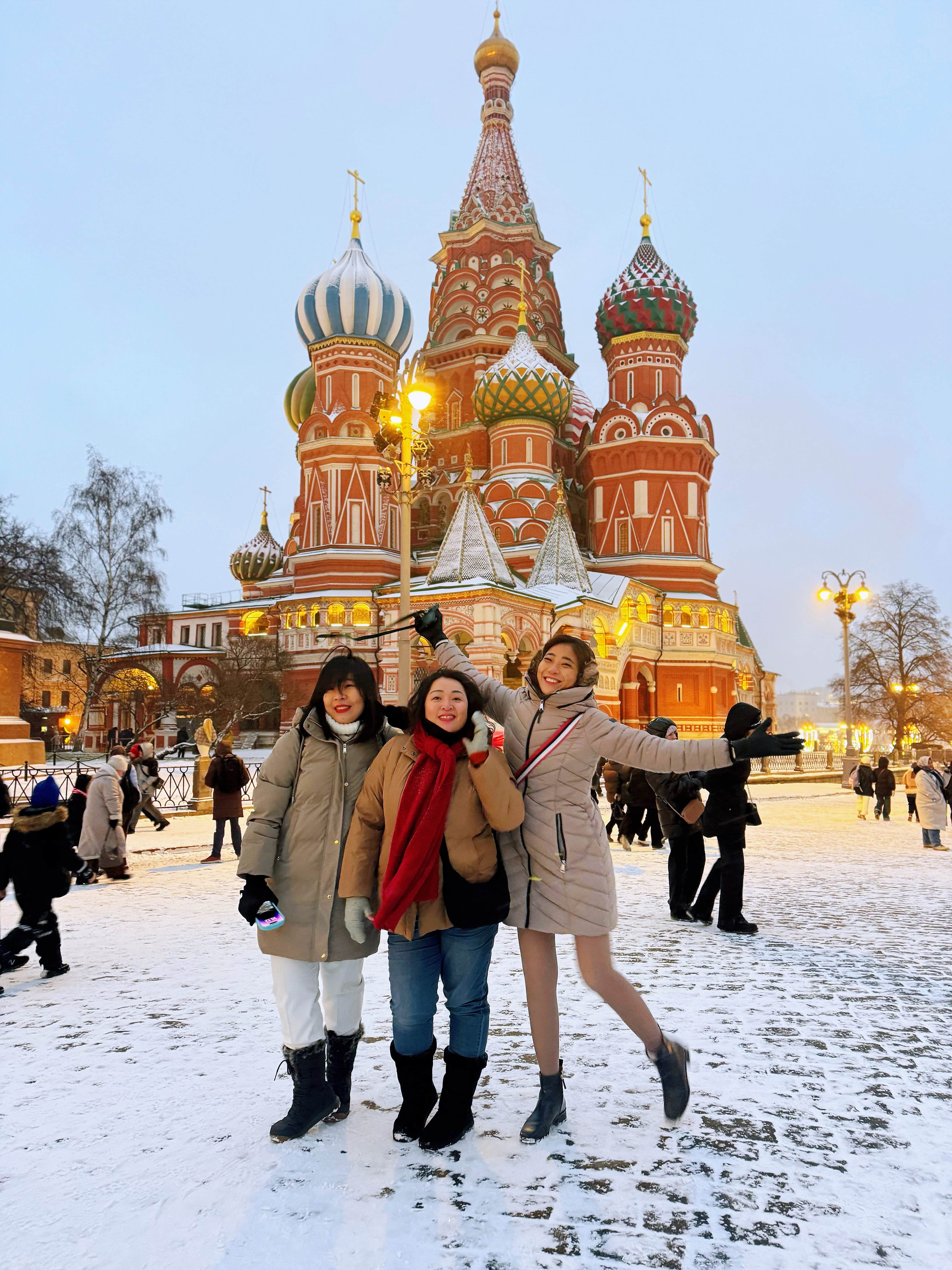 ENCHANTING WHITE NIGHT RUSSIA MOSCOW & PETERSBURG