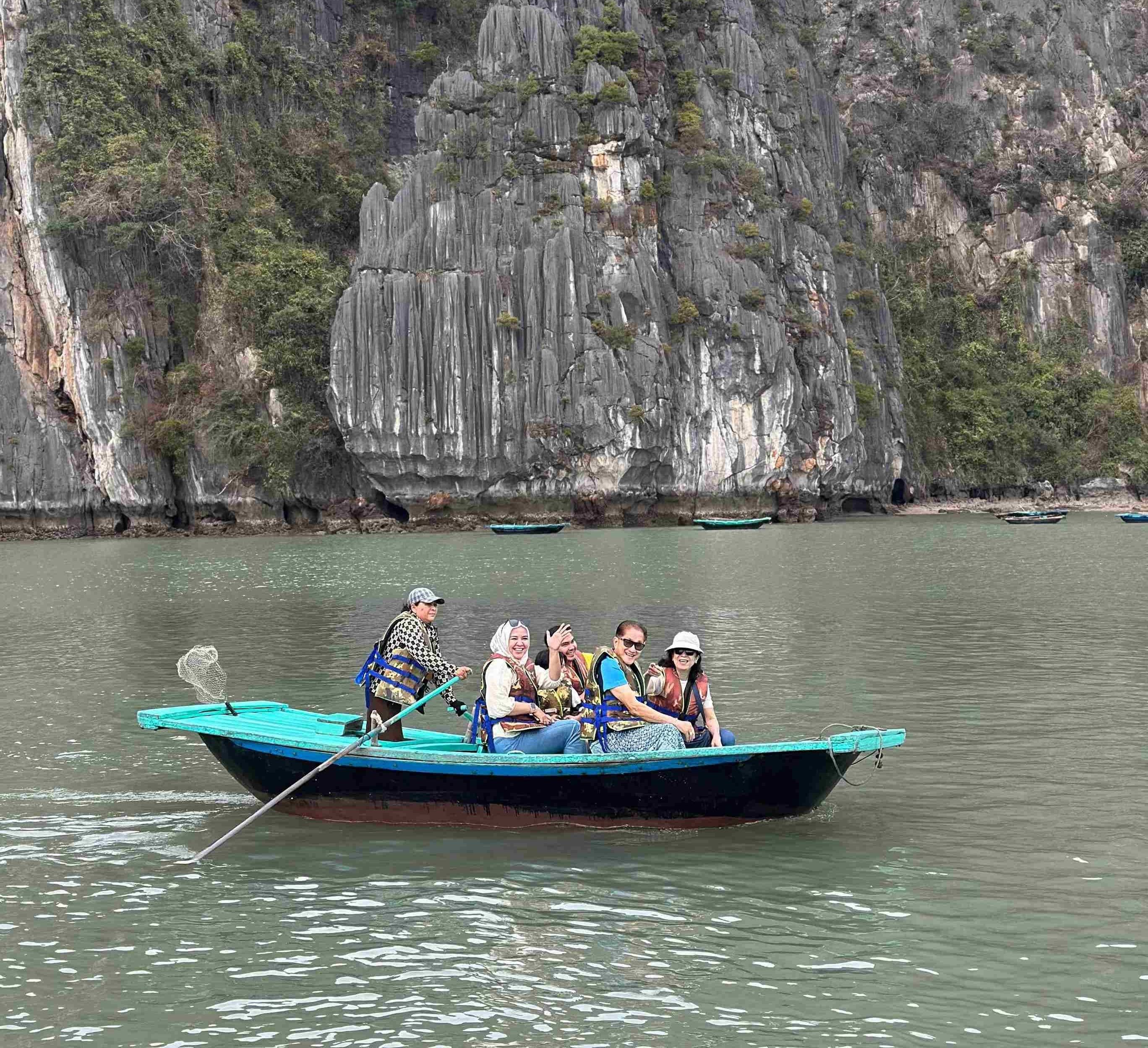 VIETNAM SA PA FANSIPAN + ALPINE COASTER & HALONG BAY CRUISE