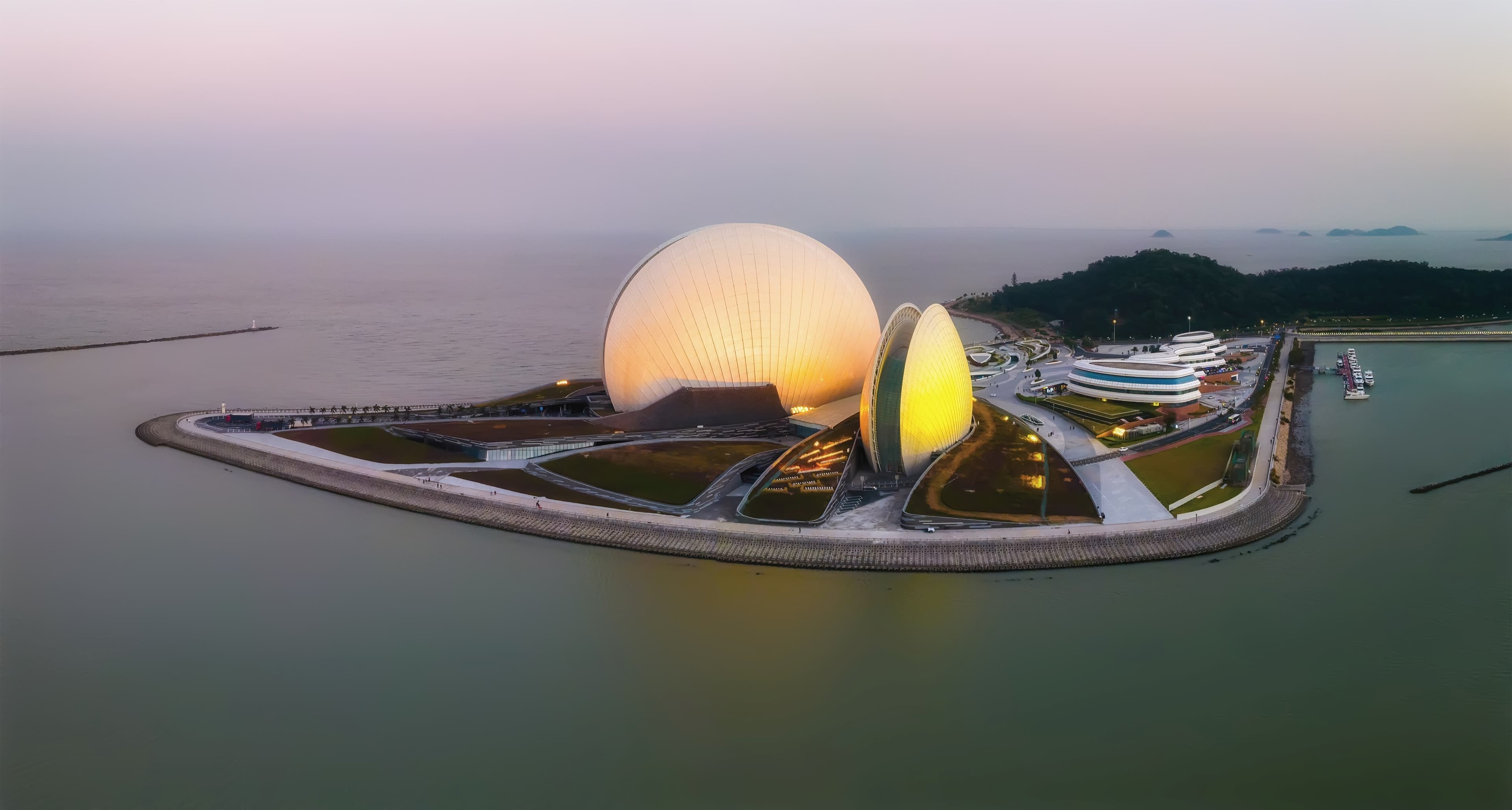 EXPLORE GUANGDONG MACAU + HONG KONG