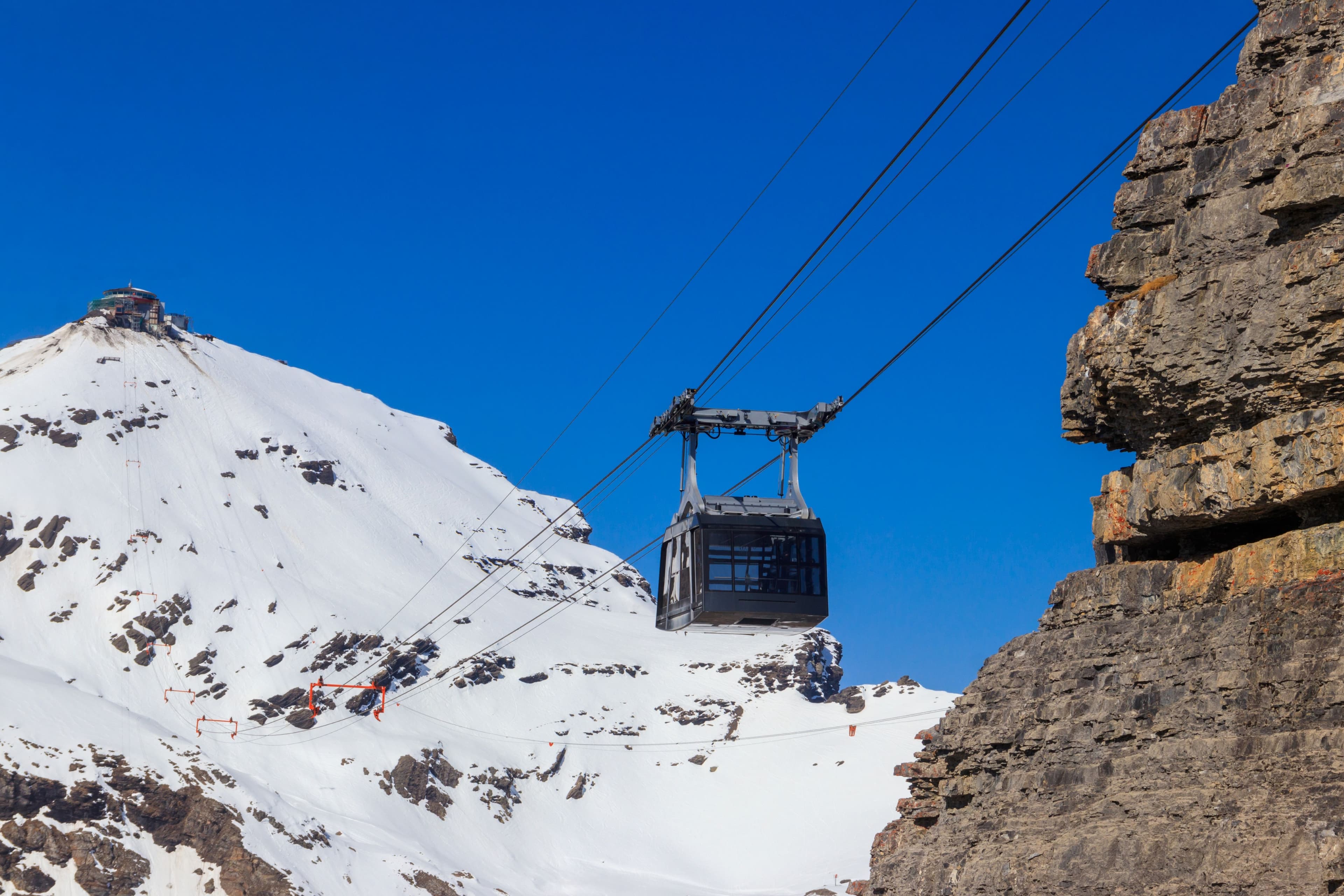 WEST EUROPE KEUKENHOFF TULIP FESTIVAL + SCHILTHORN & ROERMOND OUTLET